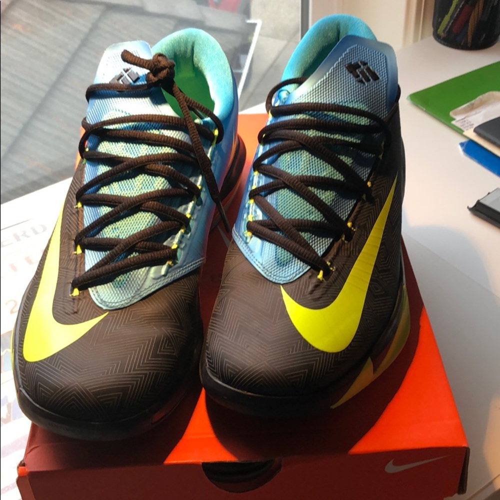 KD men’s shoe.
